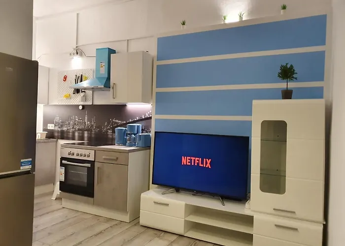 Central Lichtenberger Apartment for 6 People